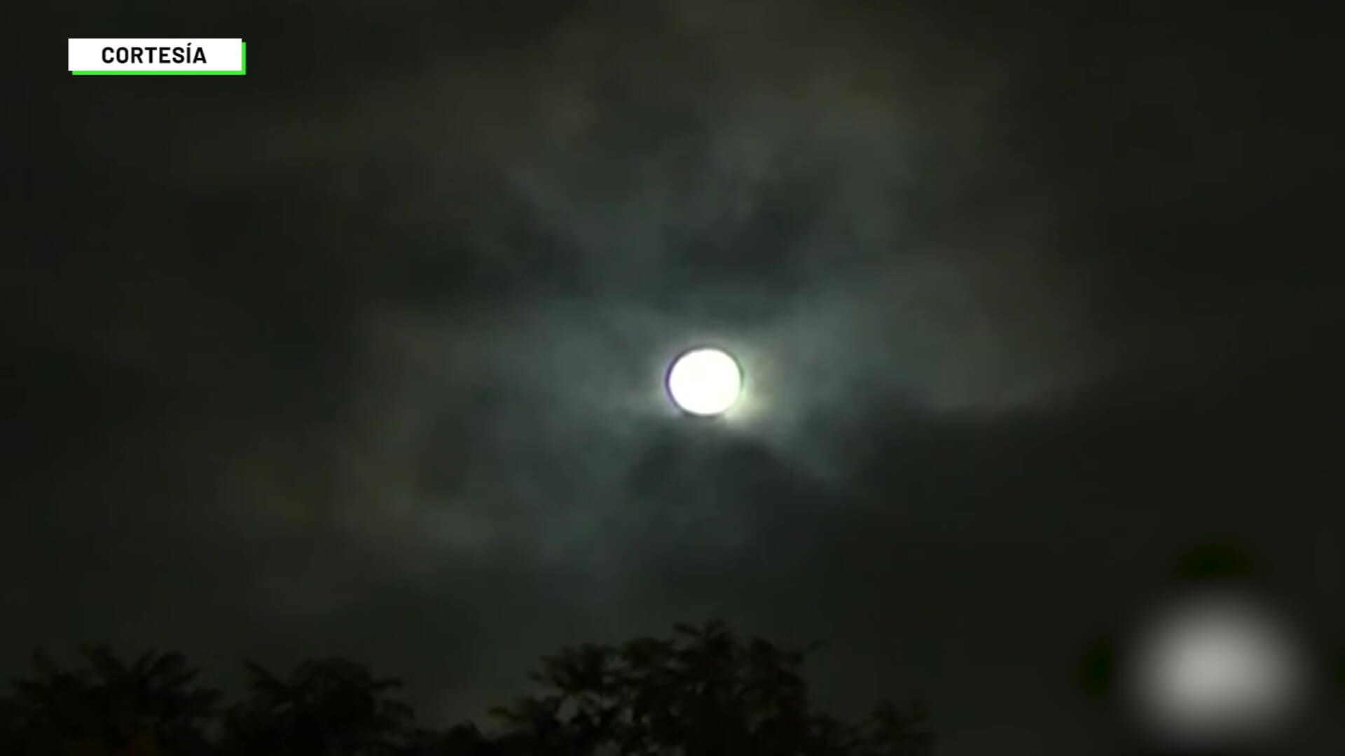 Así se verá esta noche la superluna de esturión