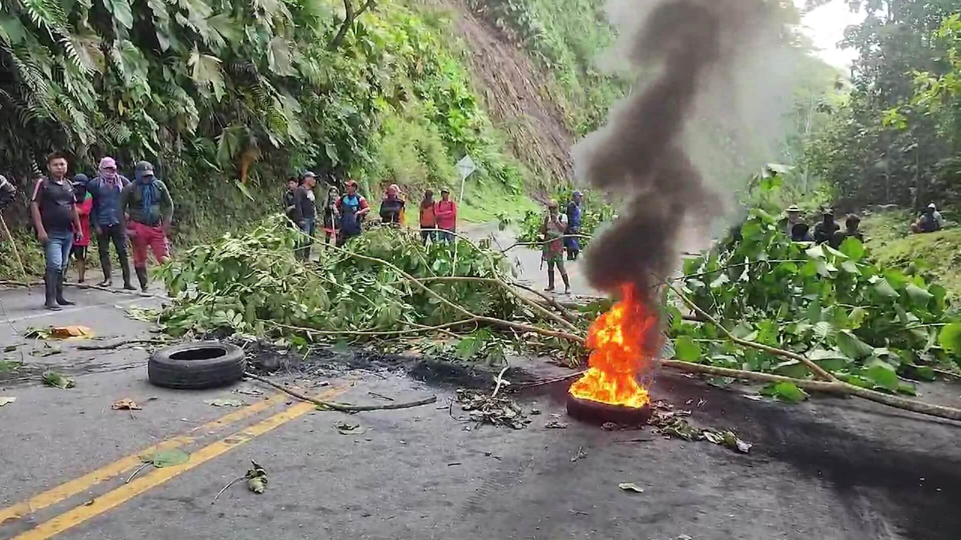 Protesta indígena tiene bloqueada vía a Urabá