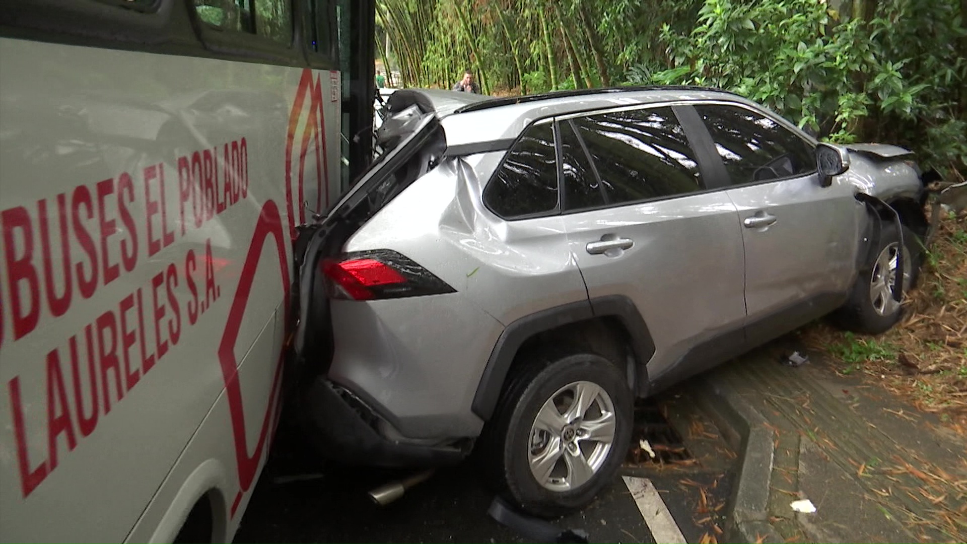 Nueve heridos deja choque de bus y 14 carros en El Poblado