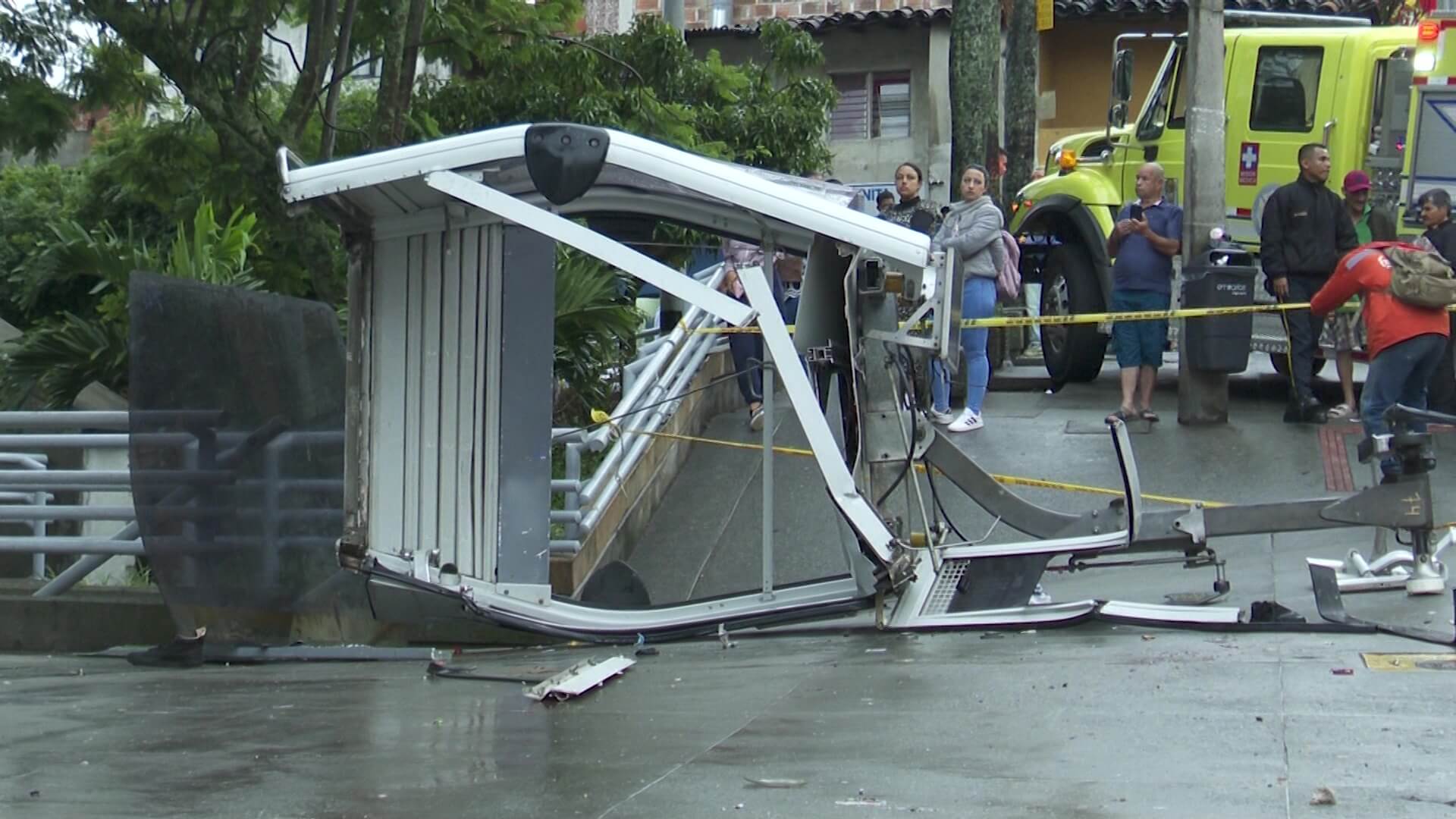 Un muerto y 21 heridos por caída de cabina del Metrocable