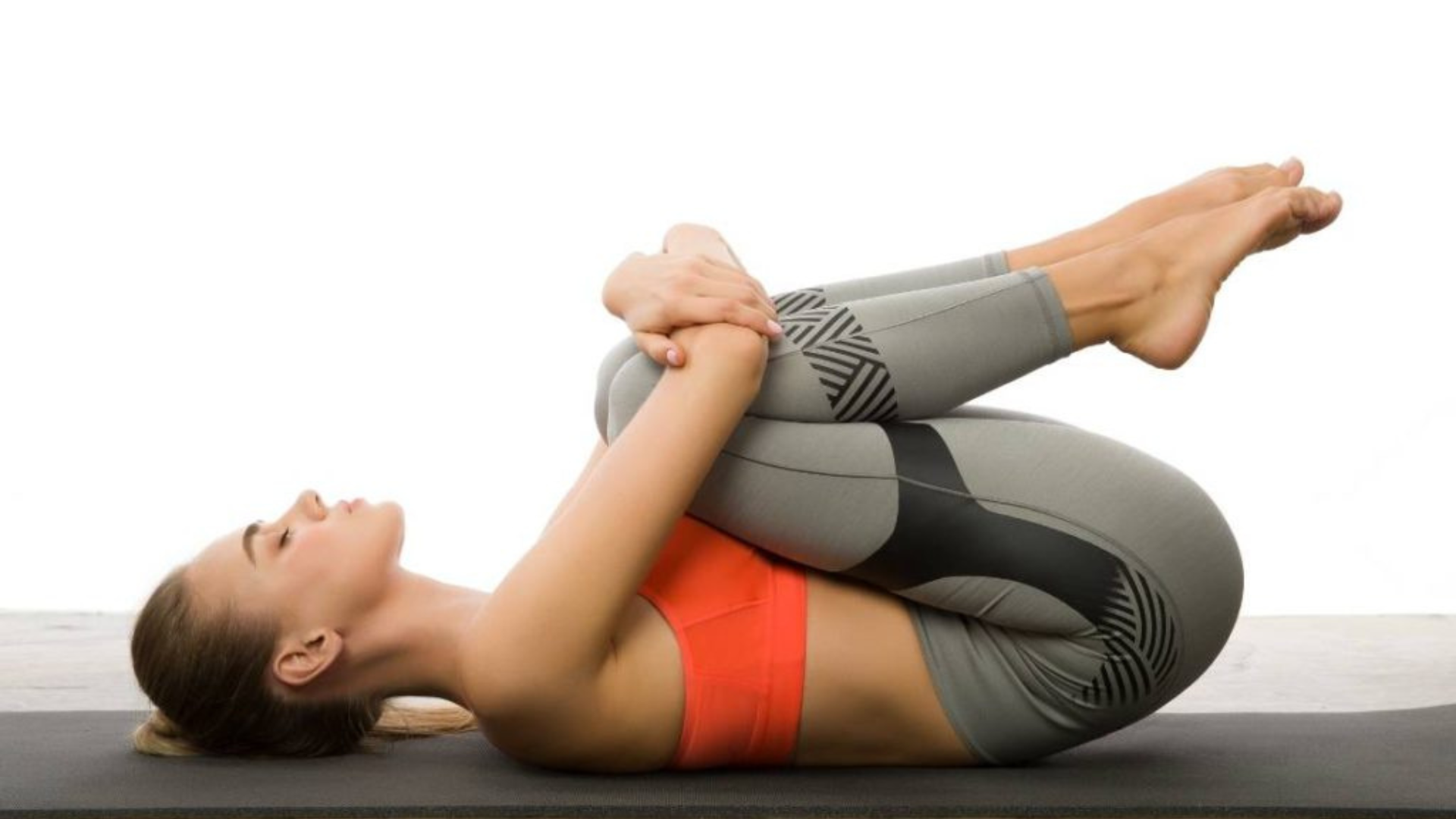 5 posturas de yoga para aliviar el dolor menstrual rápidamente
