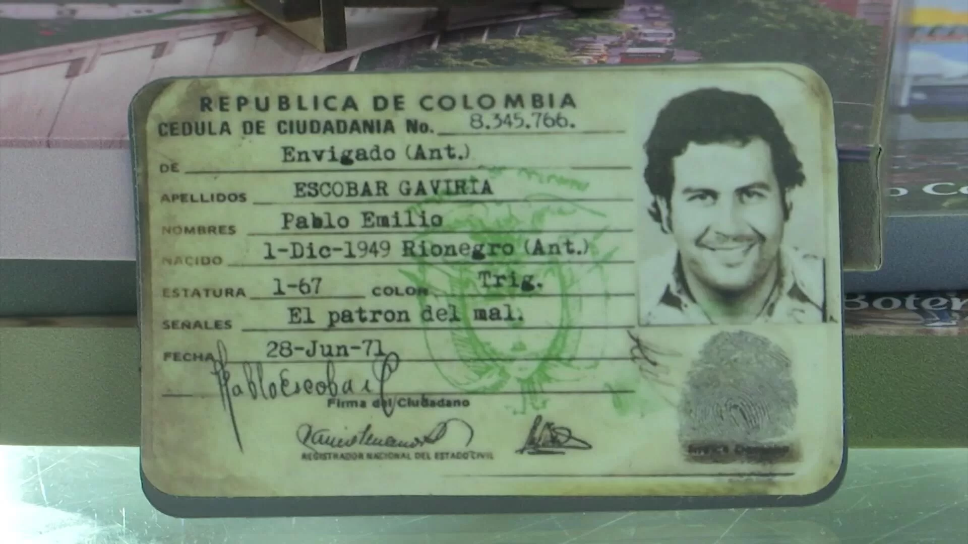 Se busca prohibir la comercialización de productos de Pablo Escobar