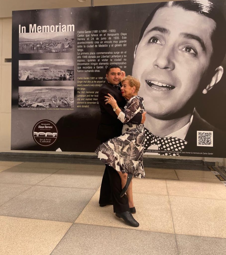 Desde este miércoles 10 de julio regresan las clases gratuitas de tango y milonga en el aeropuerto Olaya Herrera que se destaca como monumento Nacional y Bien de Interés Patrimonial.