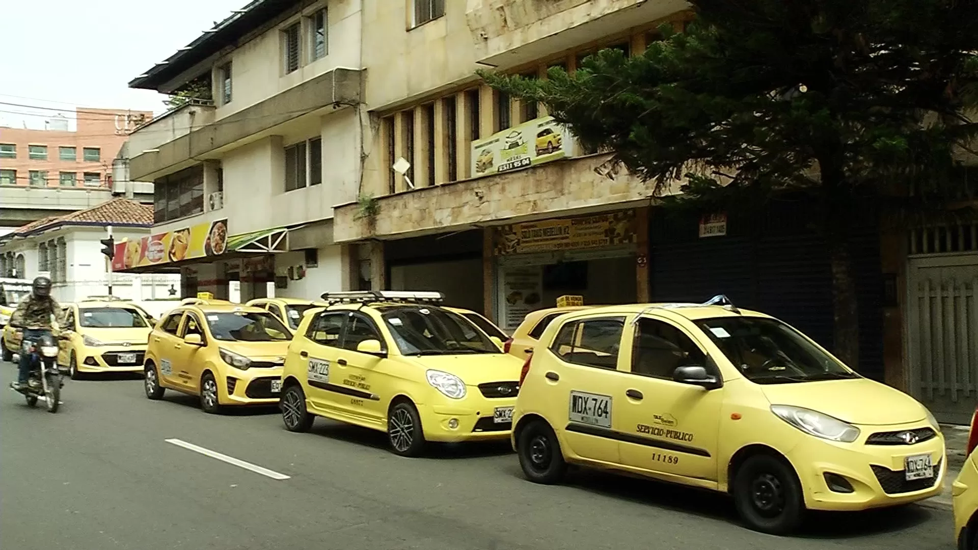 Taxistas no reciben compensación prometida por el Gobierno