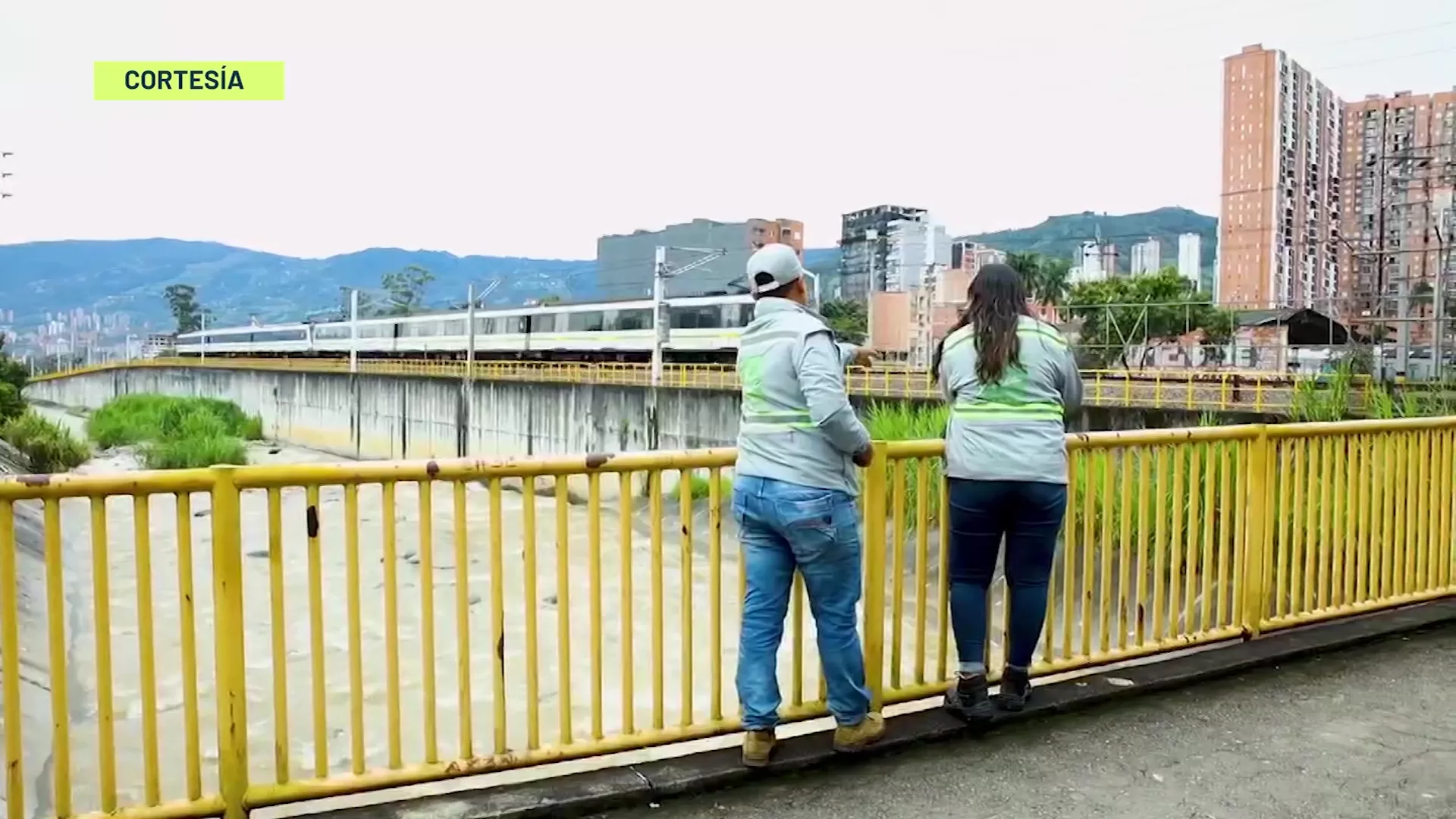 15 empresas sancionadas por contaminar el río Medellín