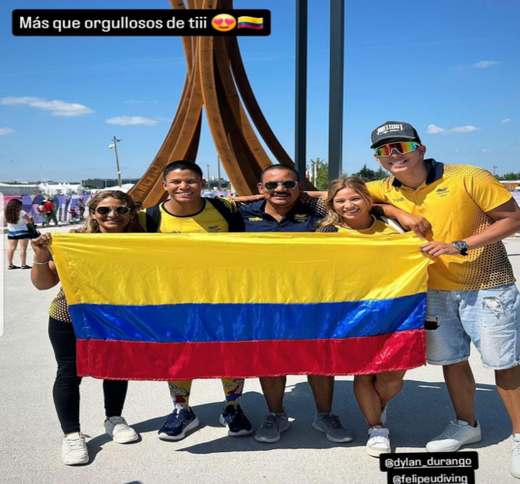 Familia Uribe Bermúdez acompañando al clavadista semifinalista olímpico. Cortesía Instagram @viviana_uribe9
