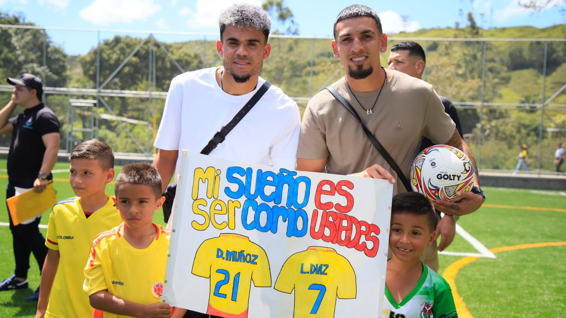 La visita de los deportistas emocionó a toda la comunidad
Foto: Indeportes Antioquia 
