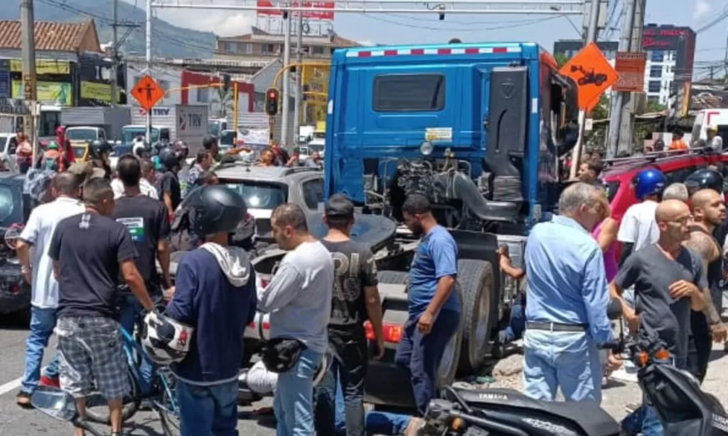 Dos muertos y cuatro lesionados deja accidente en Guayabal