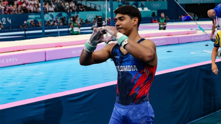 Con una calificación de 14.533 terminó como subcampeón olímpico en la modalidad de barra fija de la gimnasia artística. Cortesía foto: Comité Olímpico Colombiano.