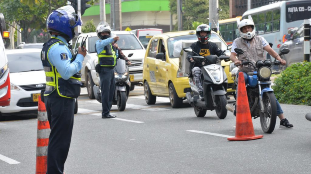 Be careful not to be taken by surprise! This is the peak and plate in Medellín for this Monday