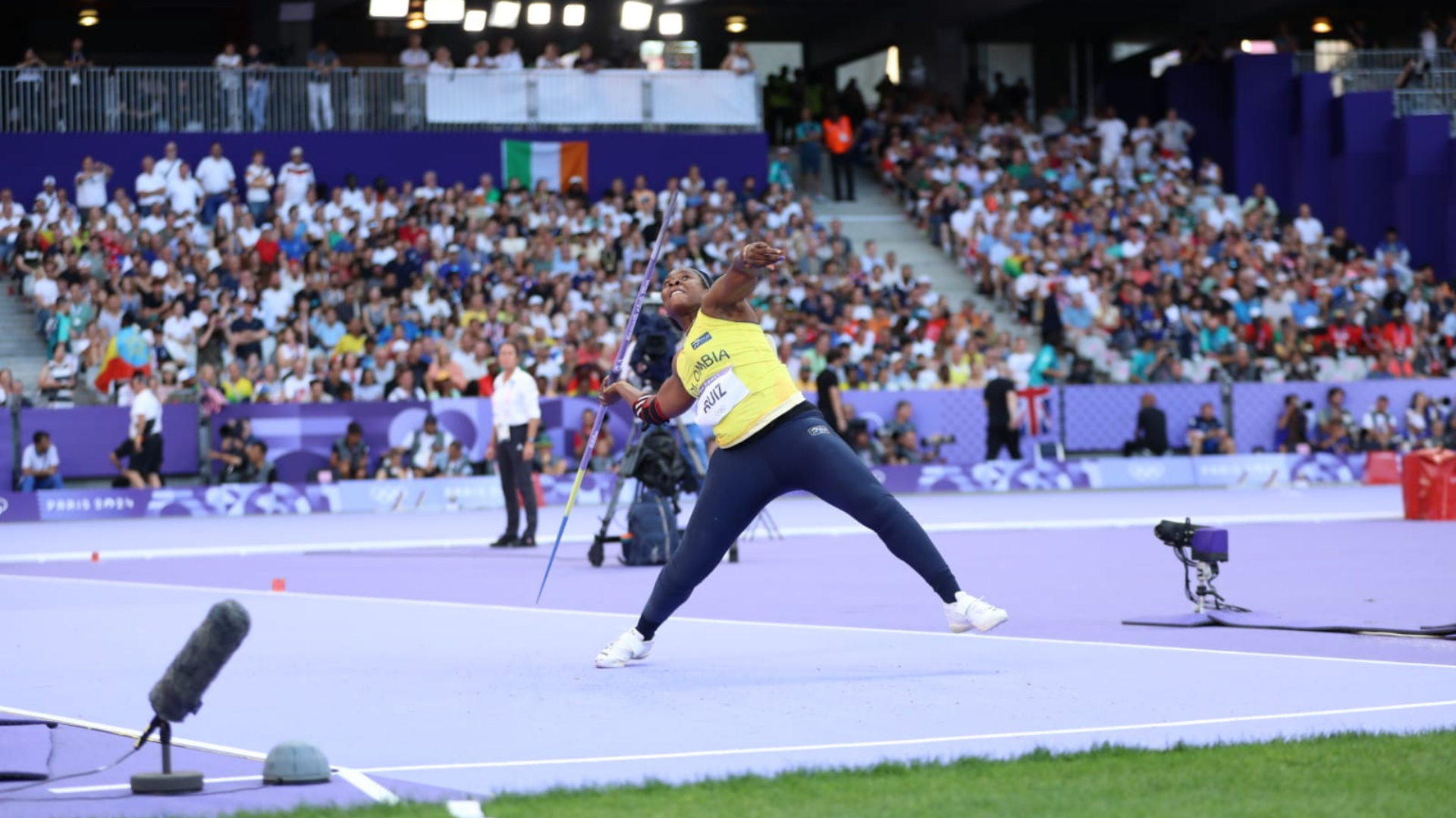 Diploma olímpico para Flor Denis Ruiz. Terminó quinta con un lanzamiento de 63.00m de distancia.