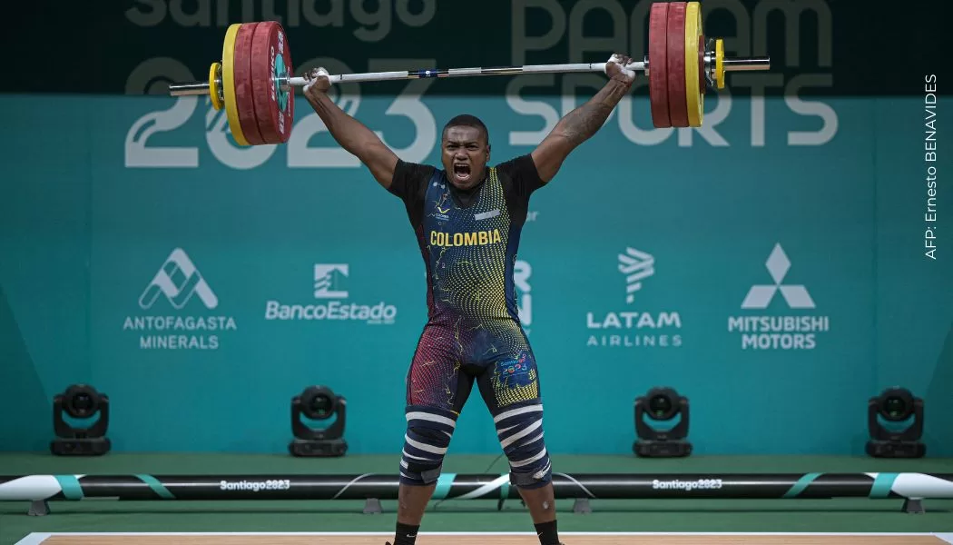 Yeison López, ganador de la medalla de plata en halterofilia. Foto: Canal RCN. 