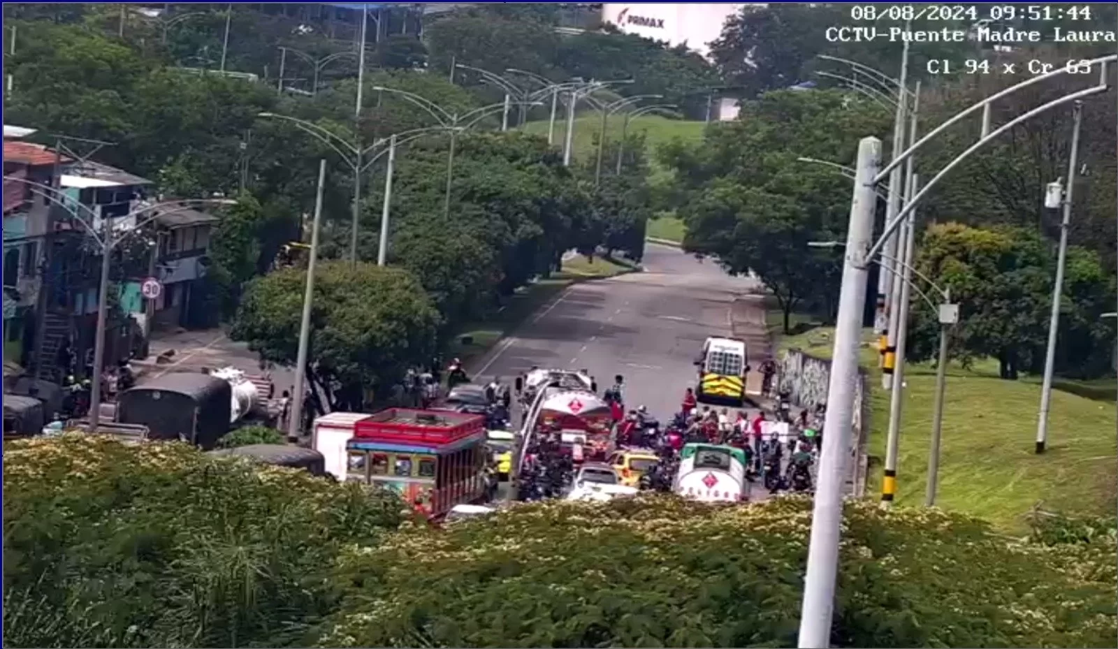 Avenida Paralela, calzada Occidental temporalmente cerrada por manifestación. Foto: Secretaría de Movilidad de Medellín. 