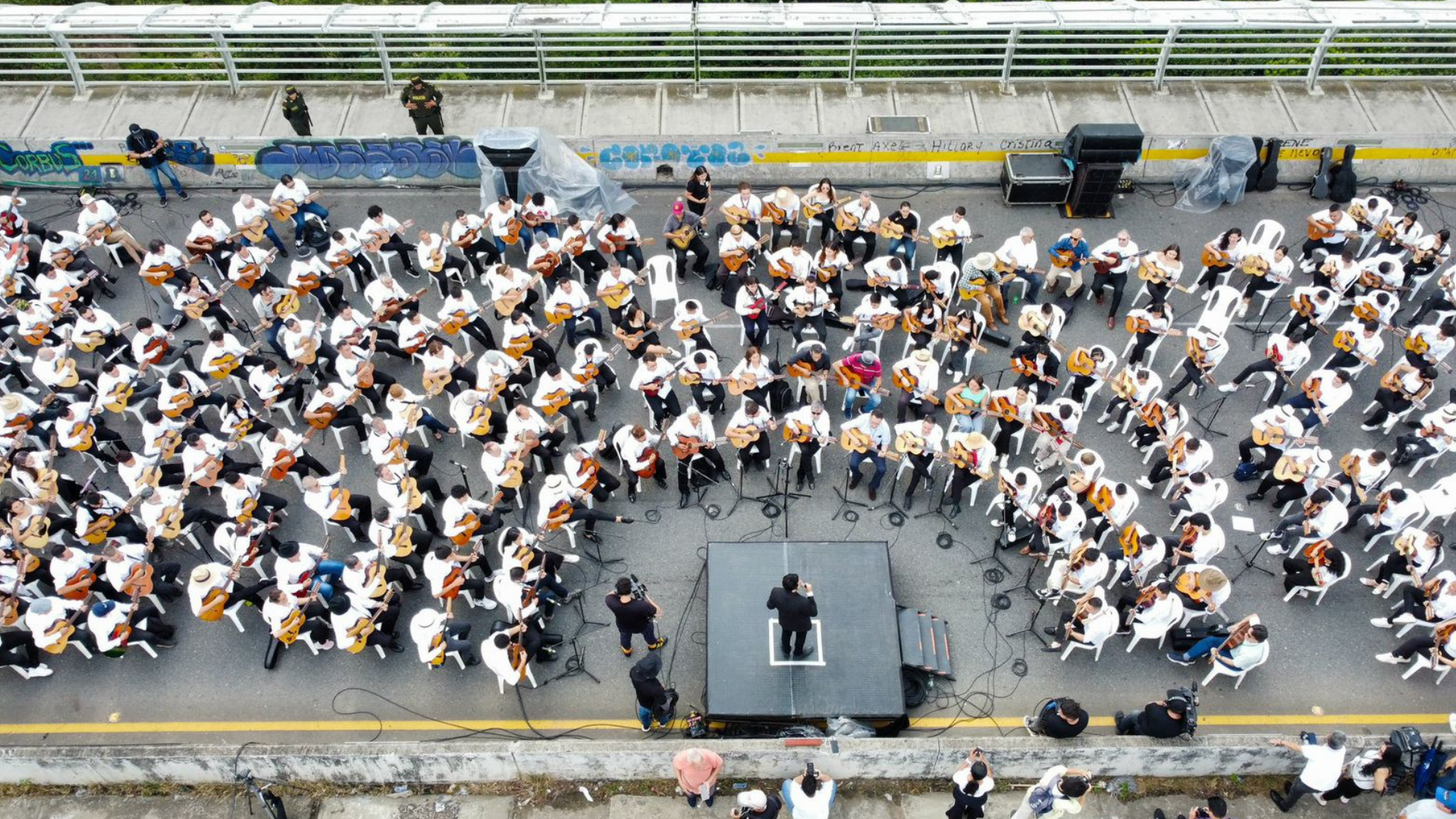 600 músicos tocan «Pueblito Viejo» y alcanzan Récord Guinness en Bucaramanga