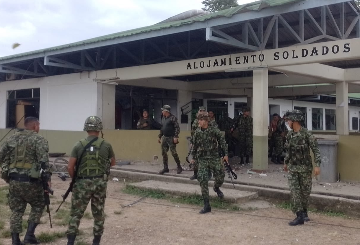 Unveiling the Harsh Reality: Captivating Footage of the ELN Attack on Arauca’s Military Installation