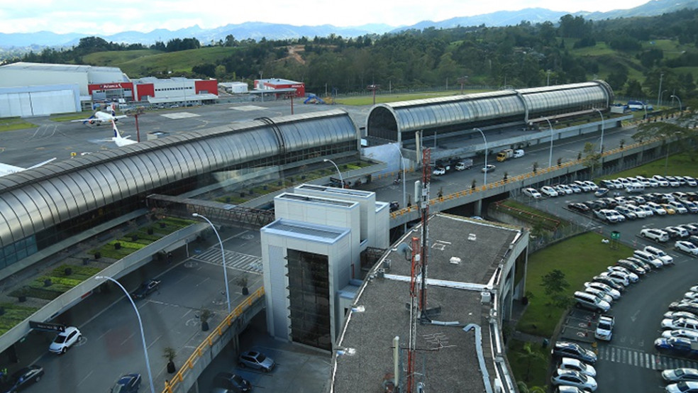 Aeropuerto Jóse María Córdova presentará cierres que afectan el horario de algunos vuelos. Foto: Archivo. 