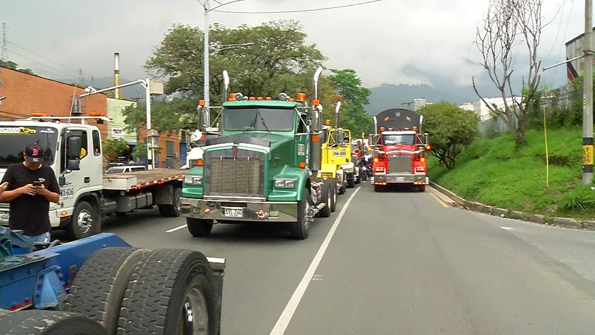 Más de 3.000 estudiantes en Antioquia afectados por paro de transportadores