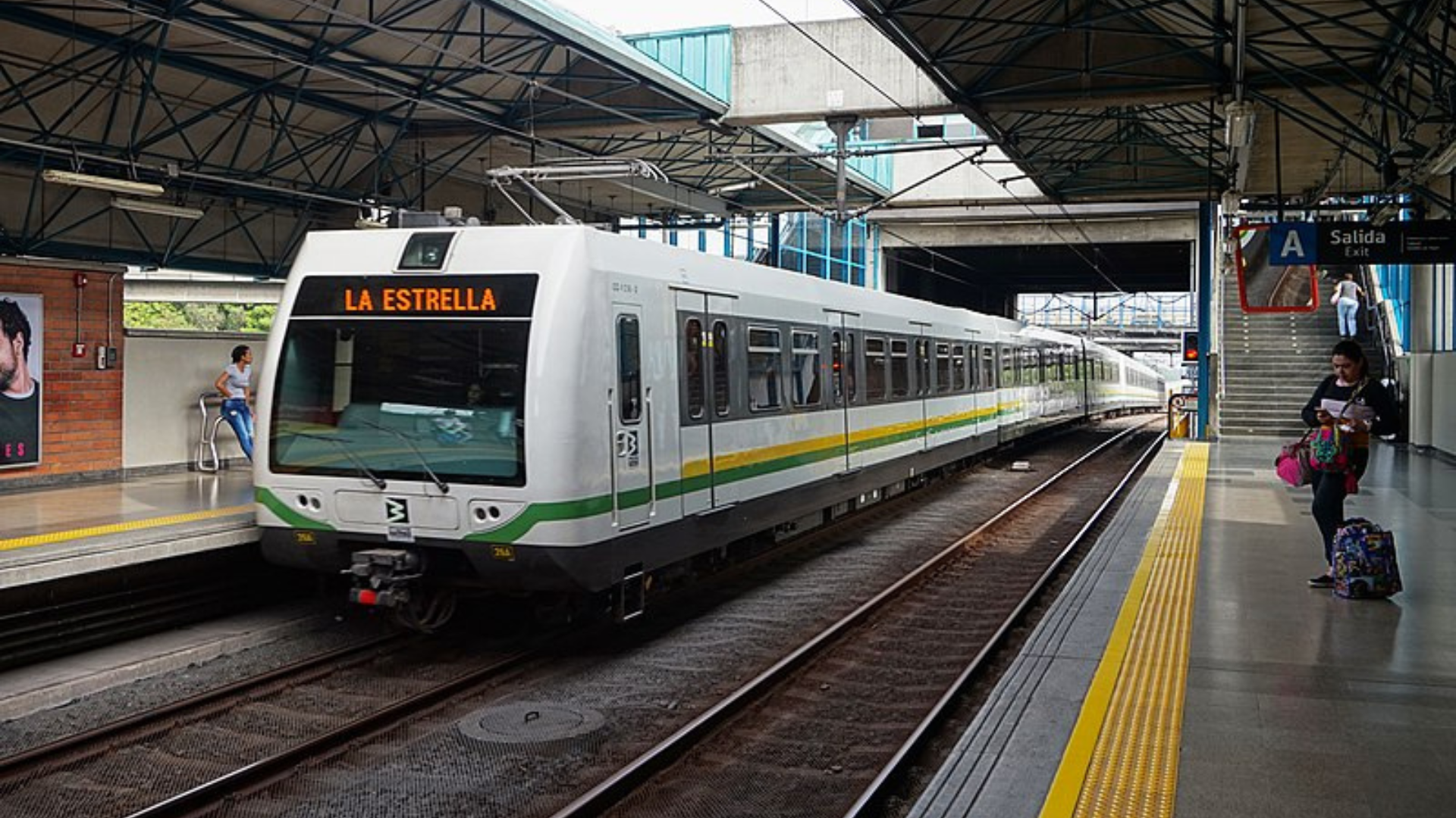 Pasajera se desplomó y murió en plataforma del Metro