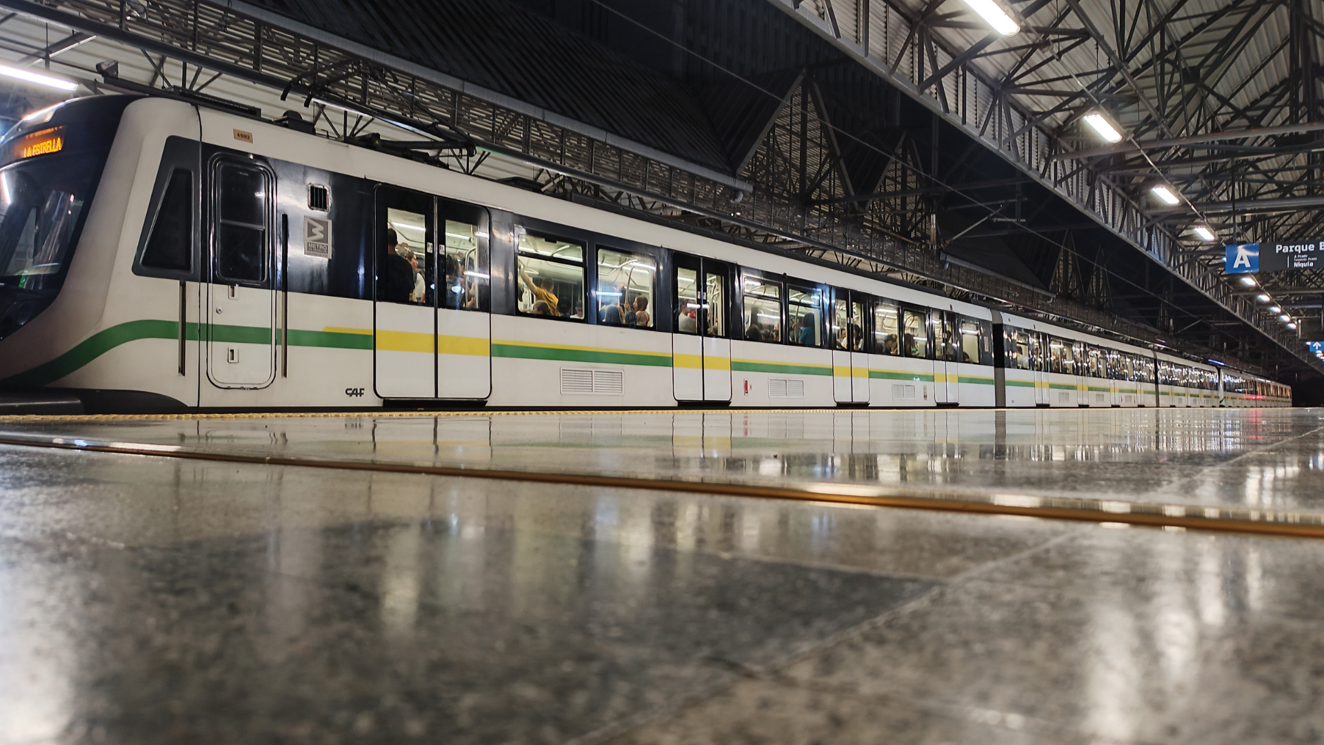 Fallo técnico en la línea A del Metro causa demoras la mañana de este viernes 27