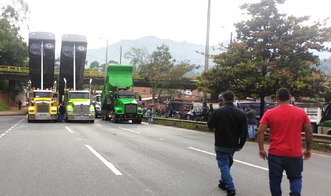 Paro camionero tiene sitiado a municipios del valle de aburra y a medellin