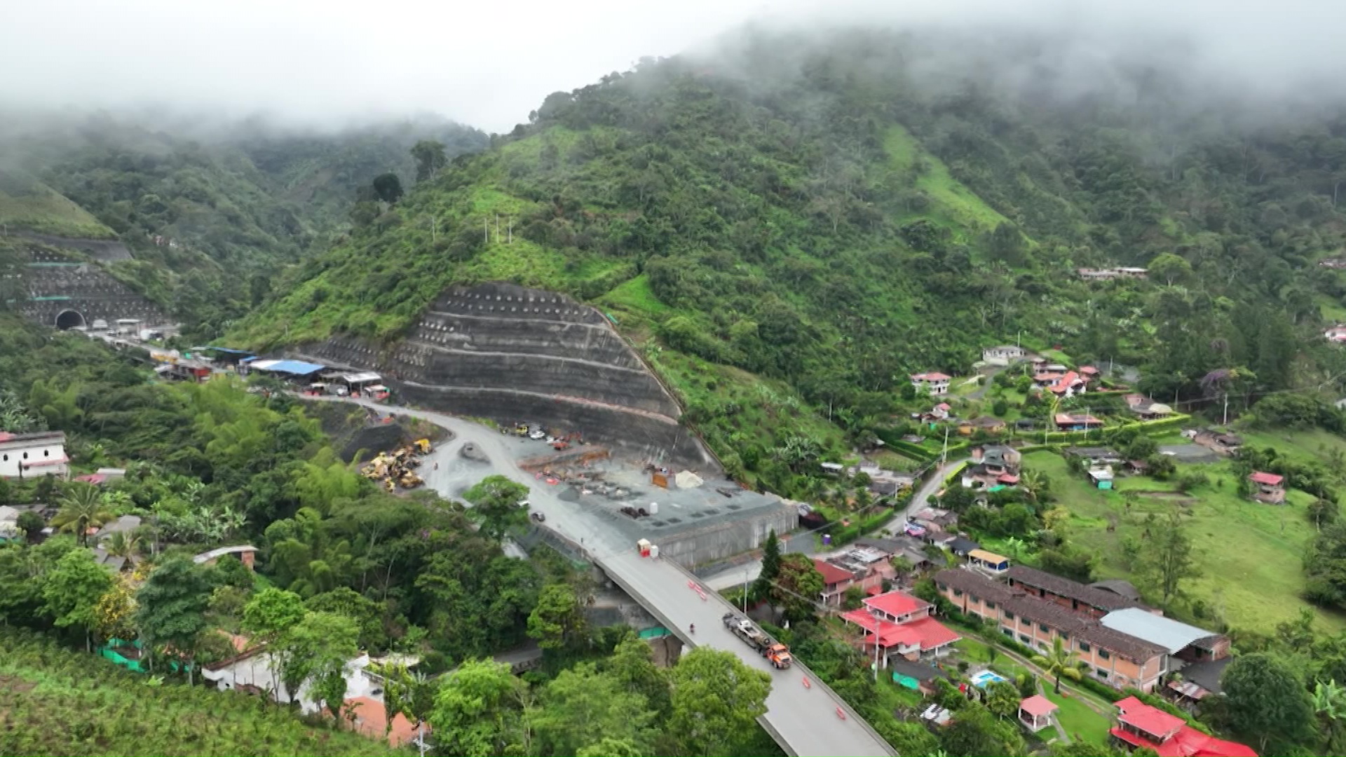 Antioquia y Medellín se unen para construir obras faltantes del Túnel del Toyo