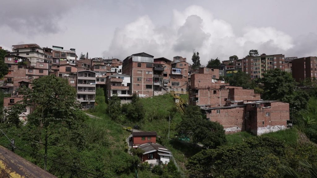 Desplazamiento Intraurbano en Medellín: ¿Qué revela el nuevo informe?