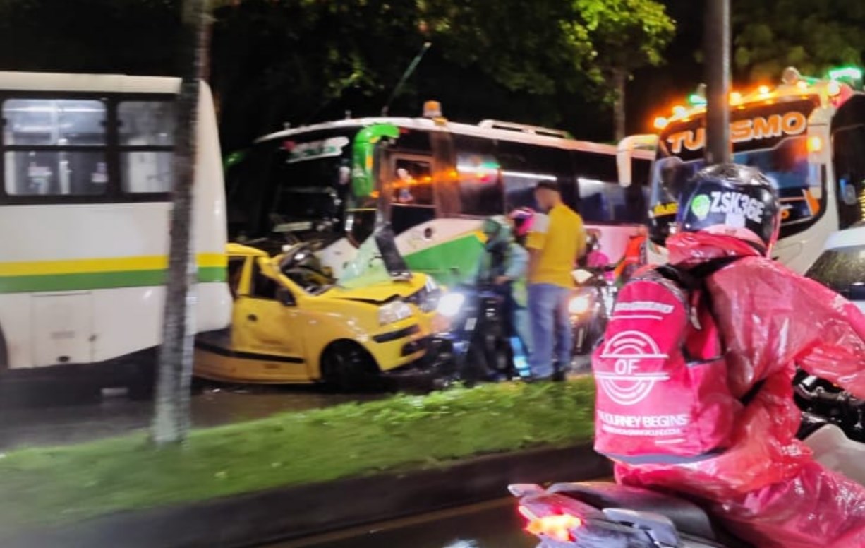 En video: choque múltiple en avenida Las Palmas deja, por lo menos, seis heridos