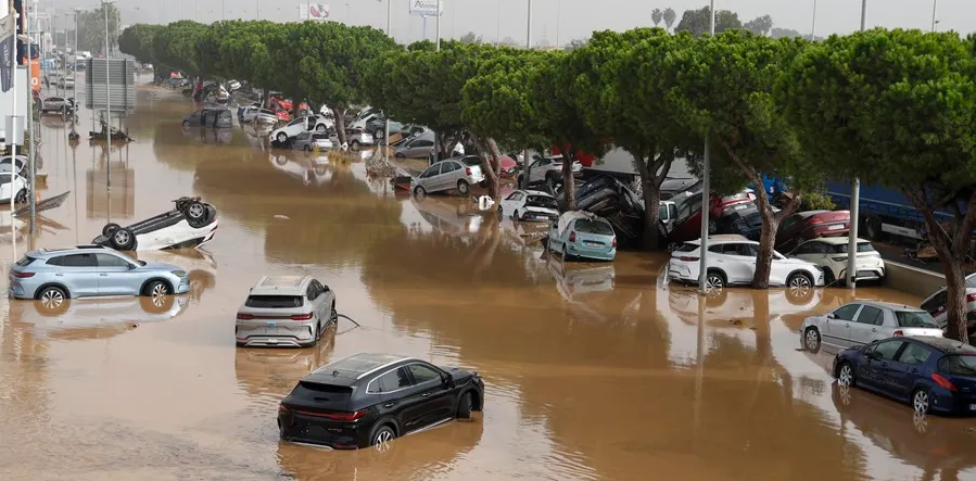 Videos: Inundaciones dejan, por lo menos, 62 muertos y decenas de desaparecidos en España