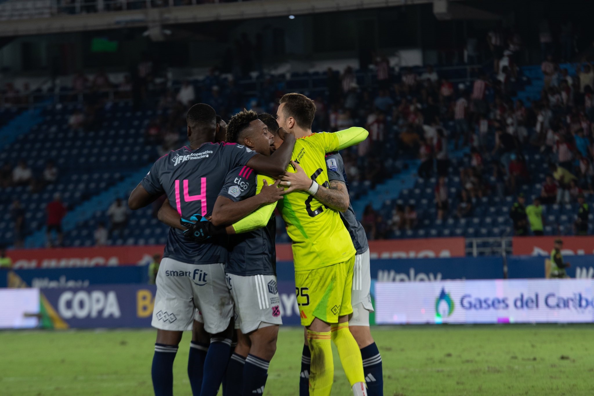 DIM celebró el paso a la siguiente fase, luego de no correr con la misma suerte en la Copa Sudamericana, que fue eliminado por Lanús y no pudo avanzar a la semifinal. Cortesía foto:@DIM_Oficial 