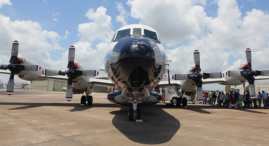 Caos en avión cazatormentas dentro del Huracán Milton