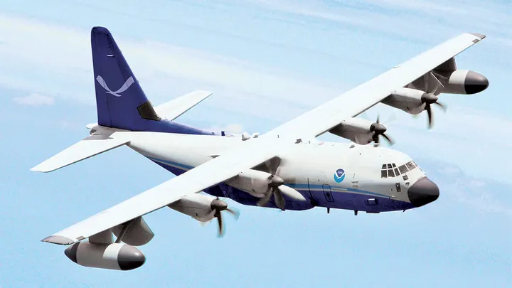 Caos en avión cazatormentas dentro del Huracán Milton