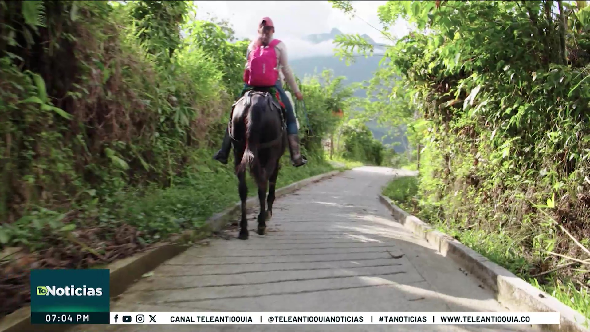 Gobernación de Antioquia mejorará 10.000 k.m. de vías terciarias para el 2027