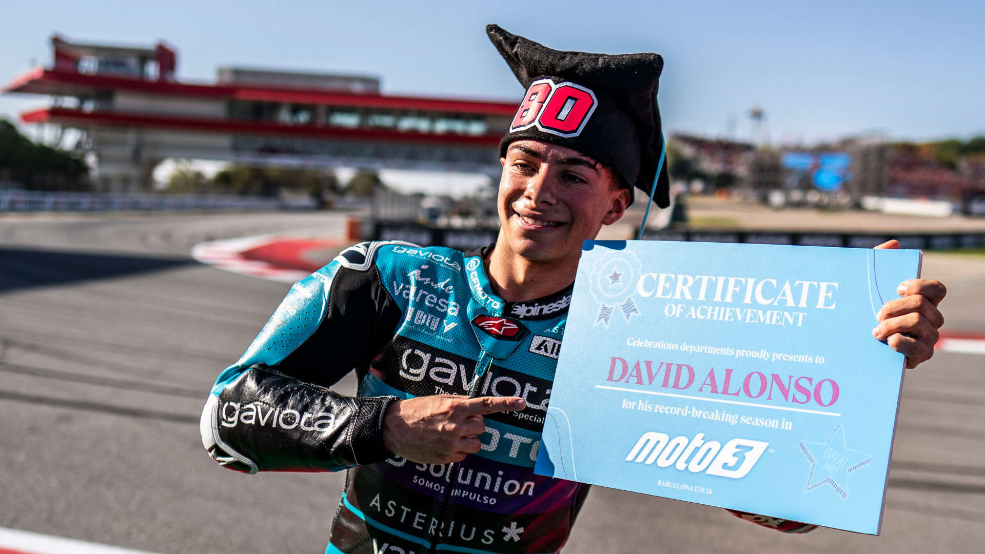 De esta manera, David Alonso celebró la última conquista del año y de la categoría. Cortesía foto: @AsparTeam