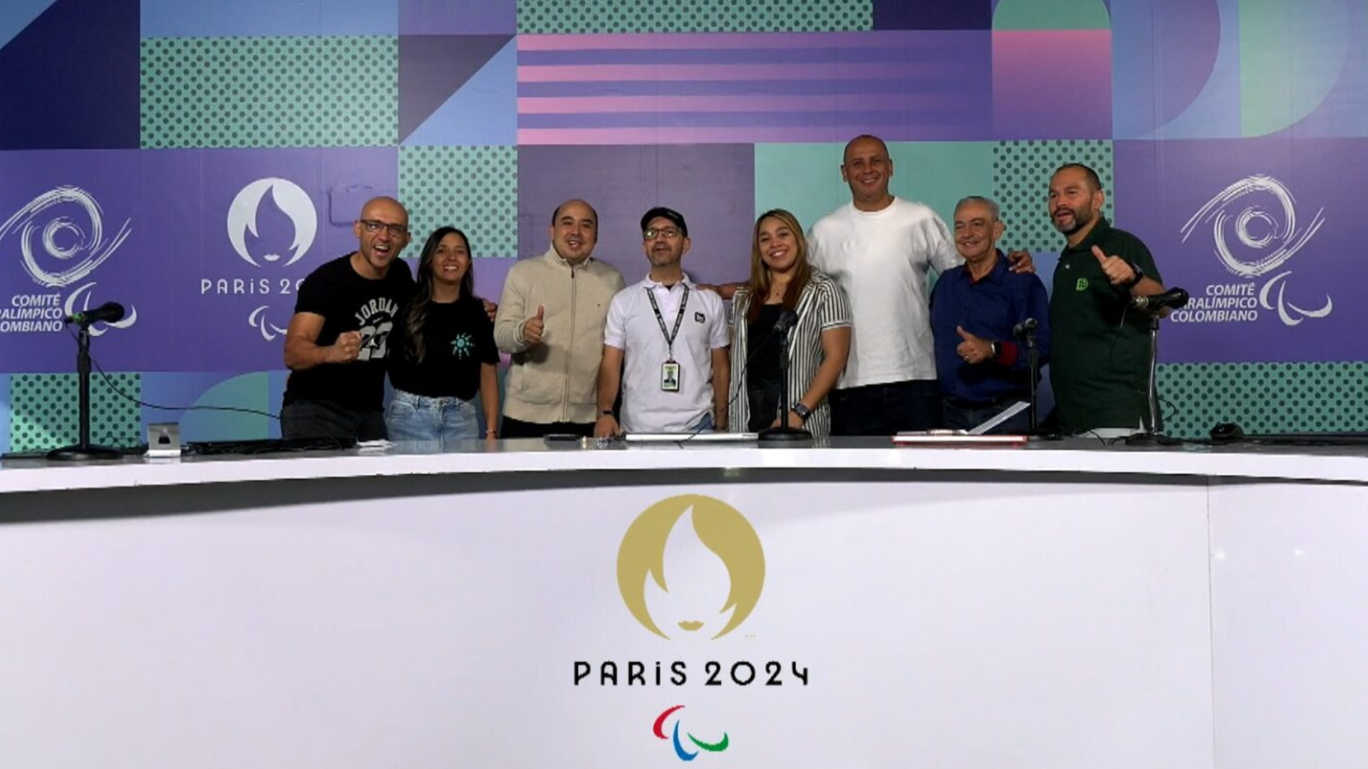 Fotografía: algunos miembros de producción y periodistas de la transmisión de los Juegos Paralímpicos París 2024 en Teleantioquia.