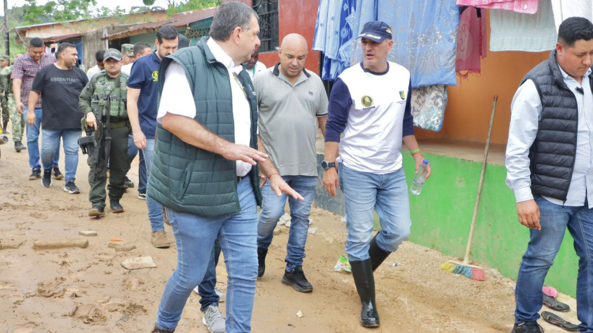 Antioquia implementará obras de mitigación tras emergencias por lluvias El Gobernador de Antioquia, Andrés Julián Rendón Cardona visitó las zonas afectadas por las lluvias.