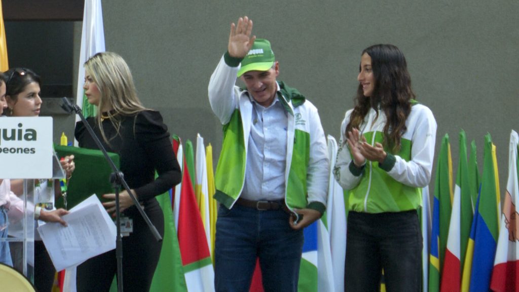 El Gobernador de Antioquia rindió homenaje a los campeones de los Juegos Nacionales Juveniles 