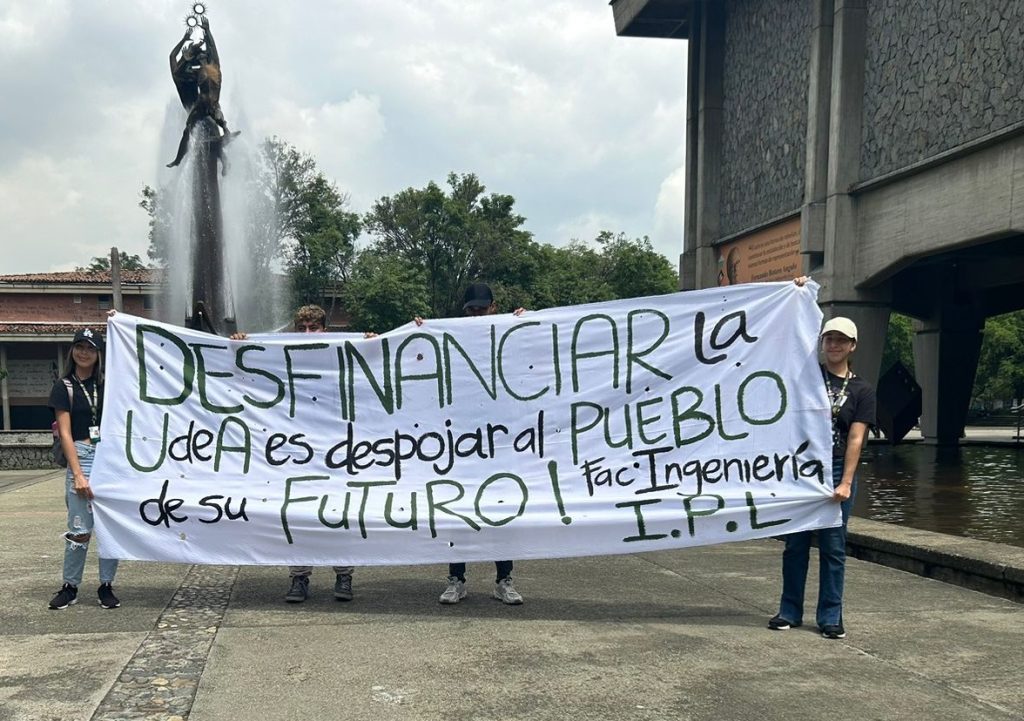 Protesters: “What is going to happen to the University of Antioquia?”