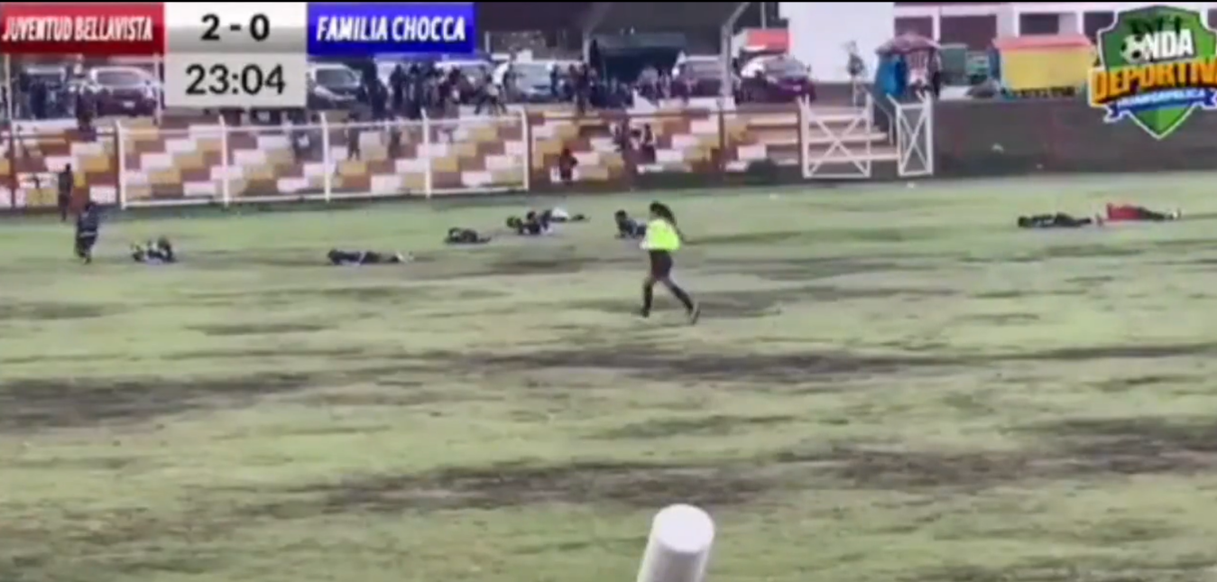 In video: In the middle of a soccer match, lightning killed a player and left four more injured