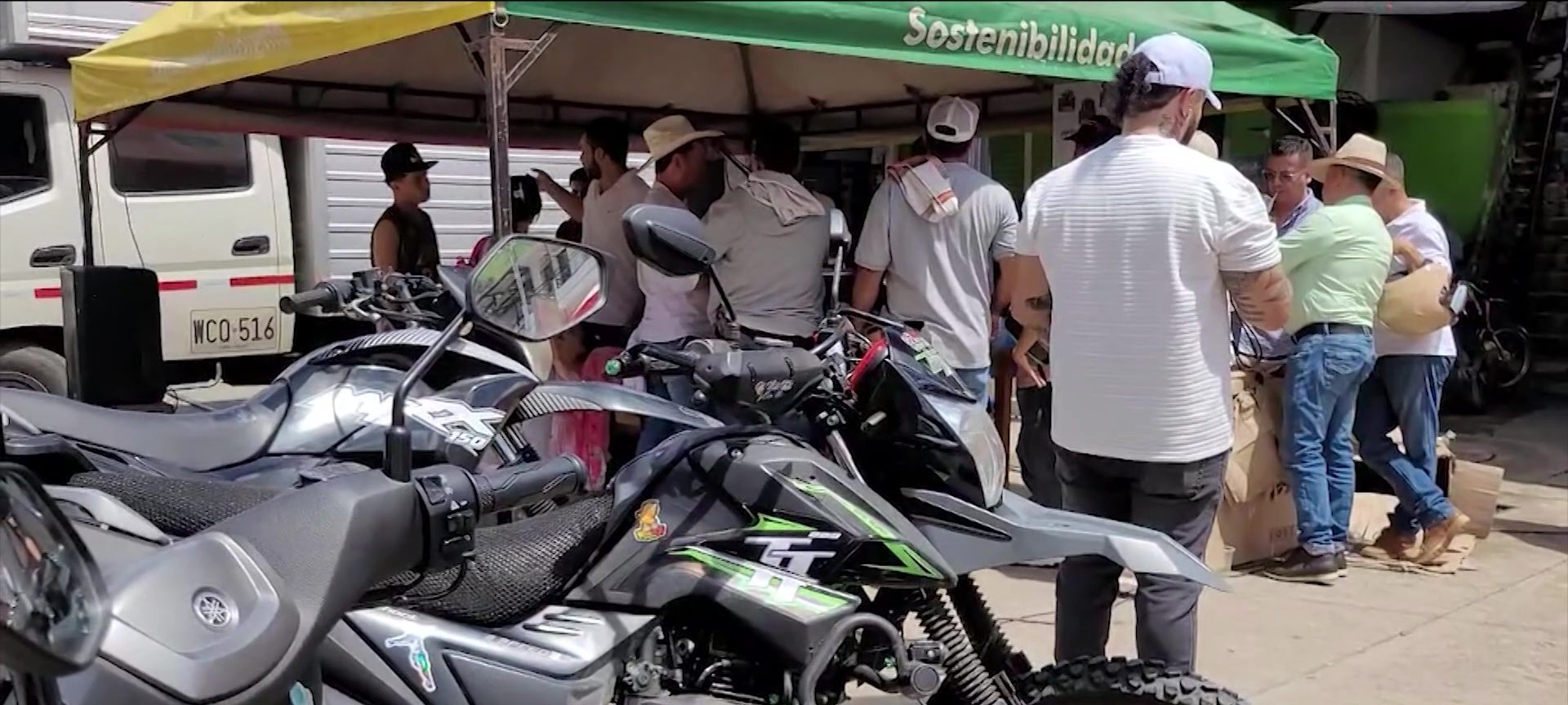 Cascos a bajo costo en Caracolí en jornada de seguridad vial para motociclistas