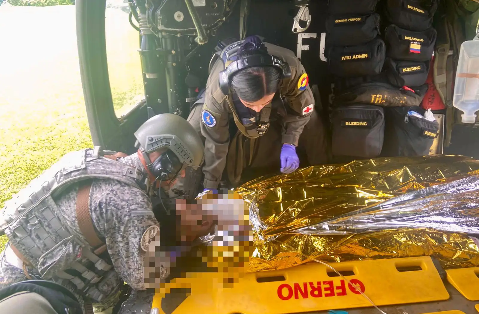 Imagen soldado auxiliado por la FAC