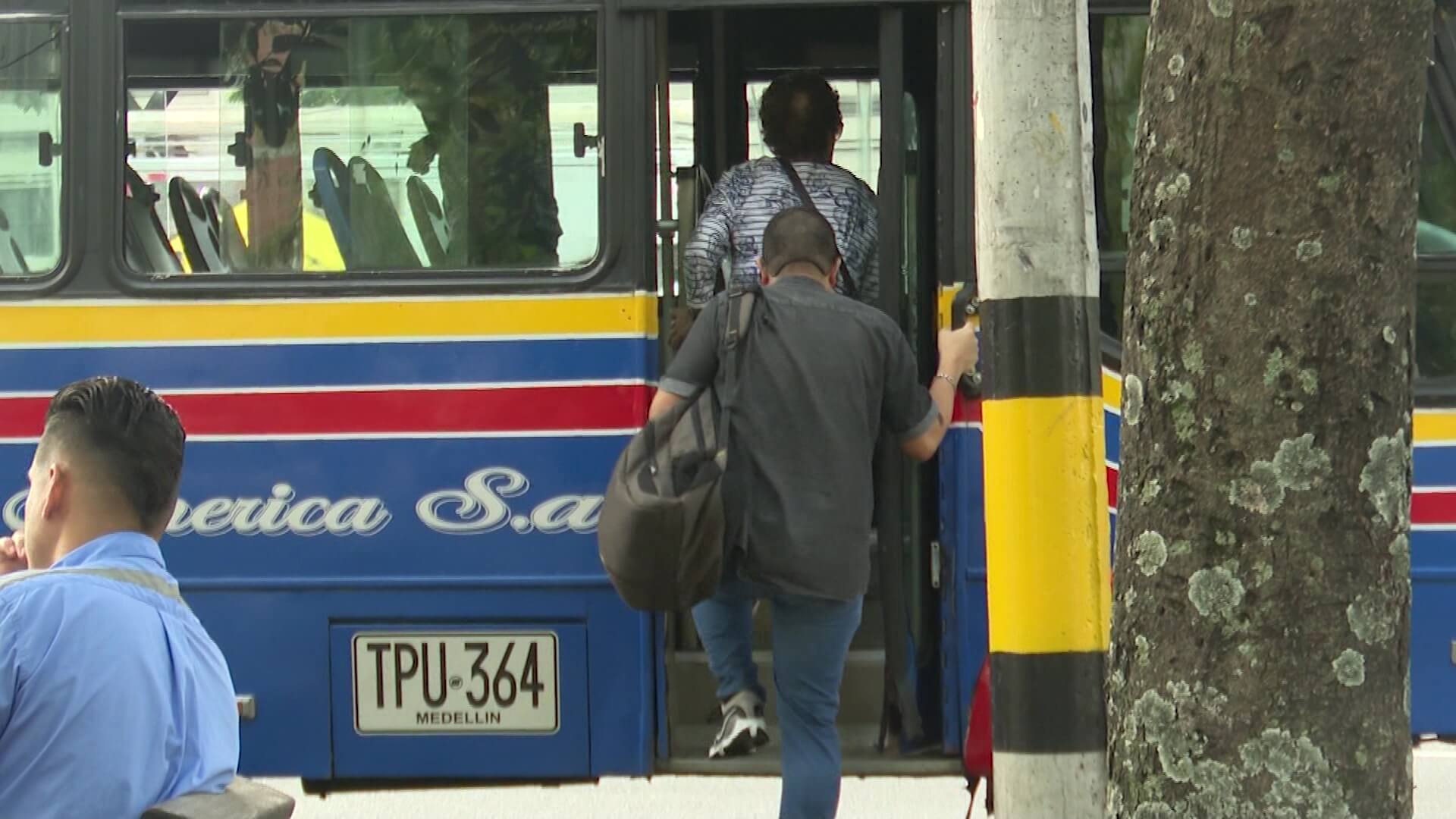 Medellín enfrenta crisis en transporte colectivo 330 buses han salido de circulación