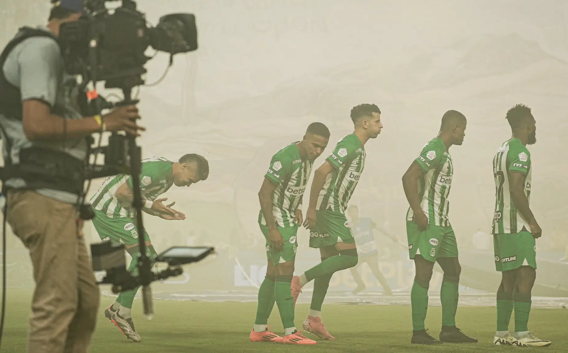 Salida de jugadores de Atlético Nacional en final de ida con Tolima 2024.