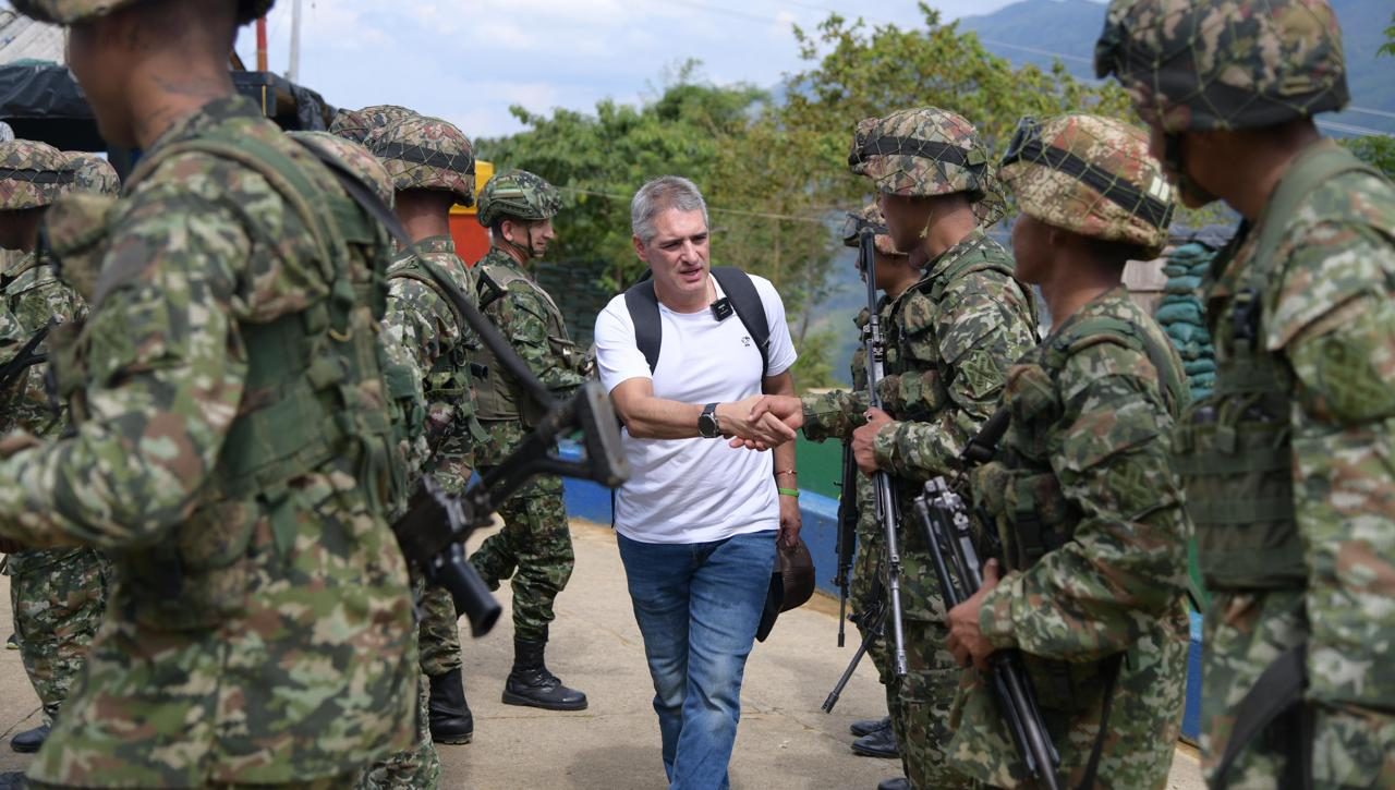 Gobernador lamenta que EE.UU. retire el apoyo militar a Colombia