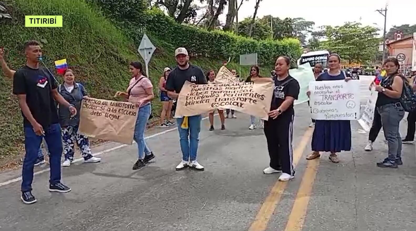 Con plantón buscan transporte escolar en Titiribí