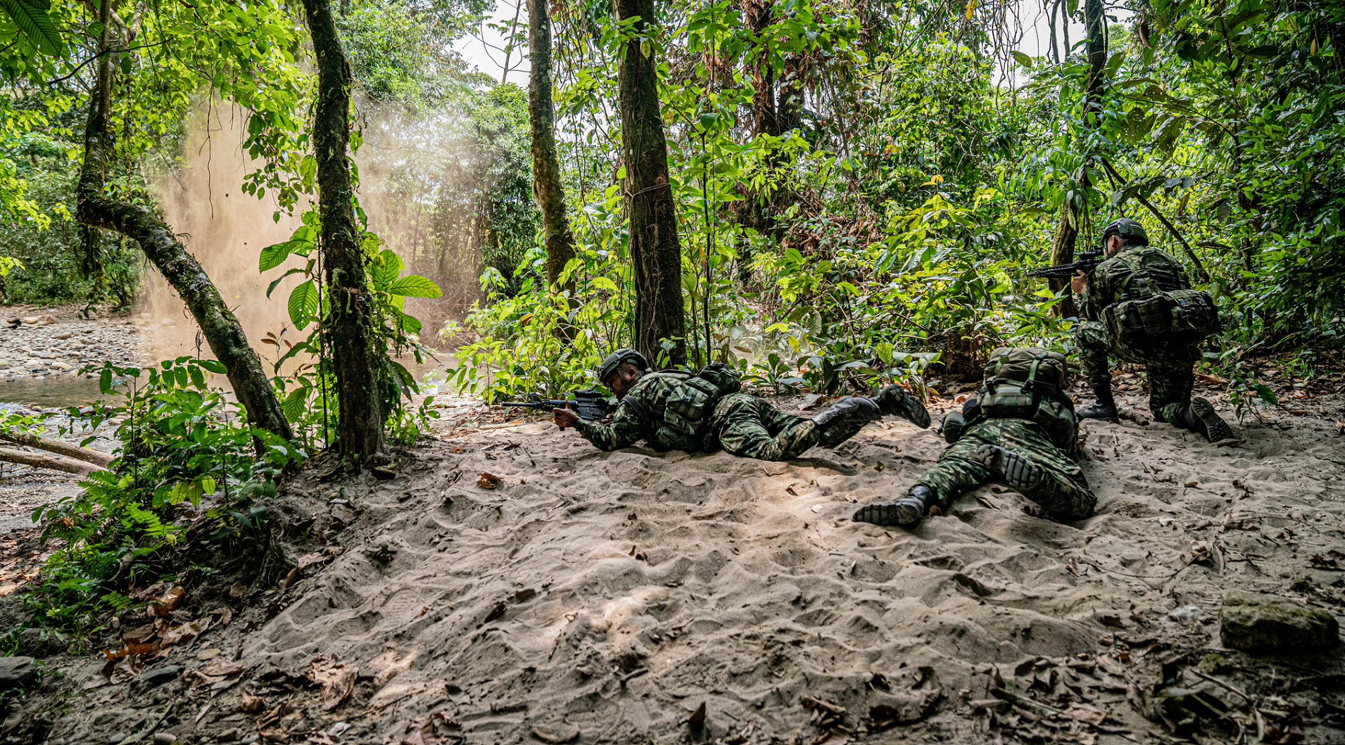 Ejército sostiene combates con el Clan del Golfo en zona rural de Zaragoza (Antioquia)