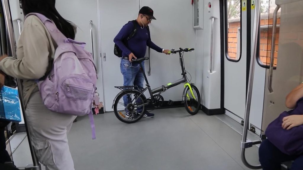 Récord: más de 17.000 viajes con bicicleta en el Metro de Medellín