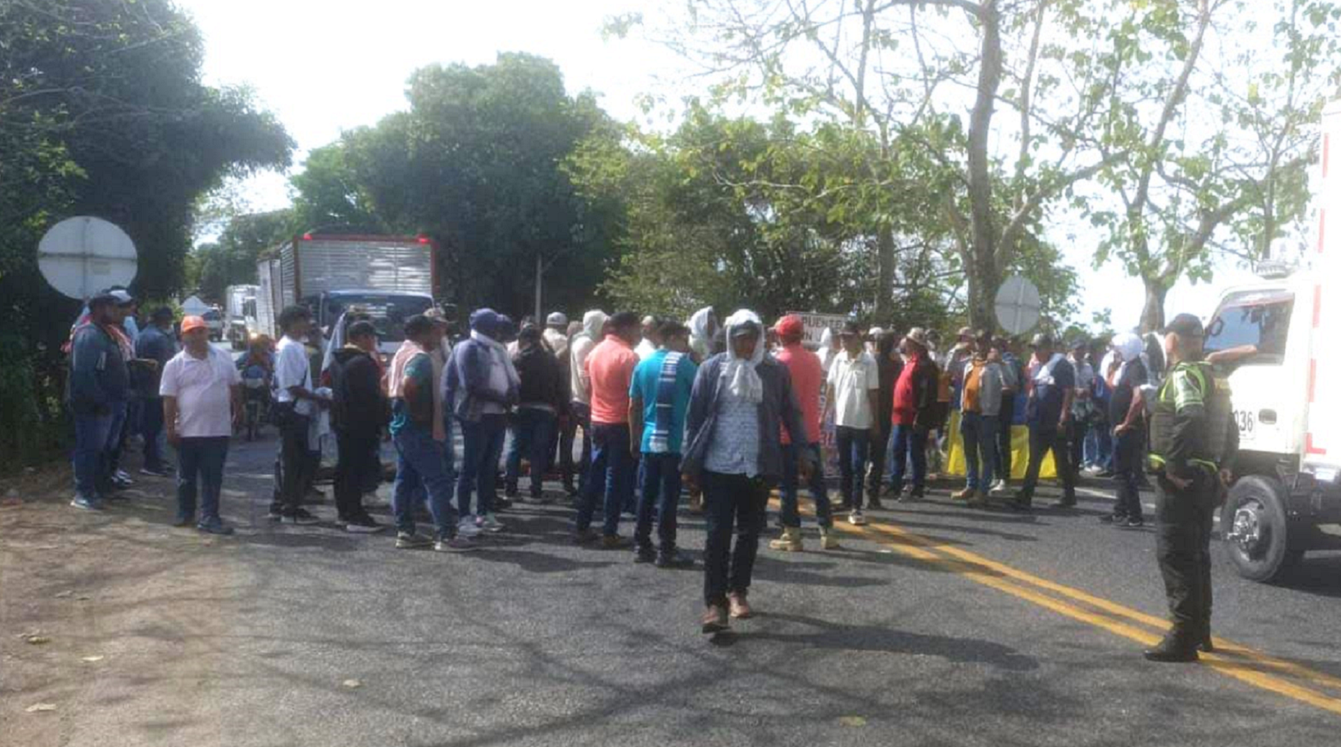 EN IMÁGENES | Pese al levantamiento del paro, arroceros bloquean vía entre Caucasia y Montería